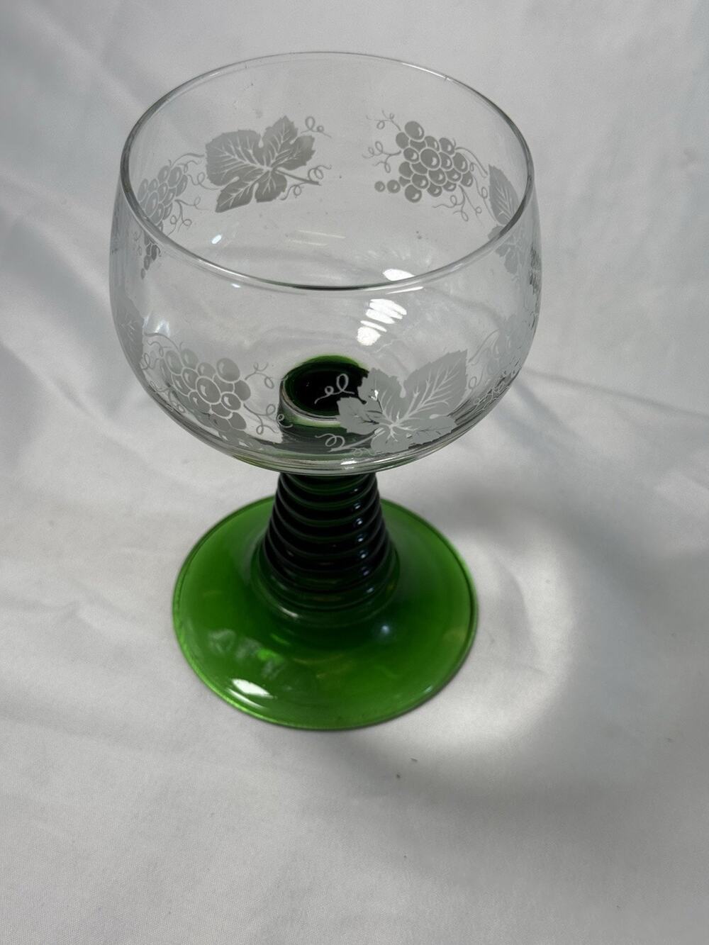 Vintage German Roemer wine glass Etched Grapvine Pattern Green Ribbed Stem EUC